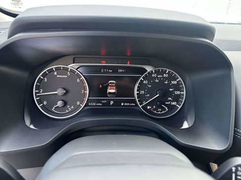 Used 2025 Nissan Rogue S image 27