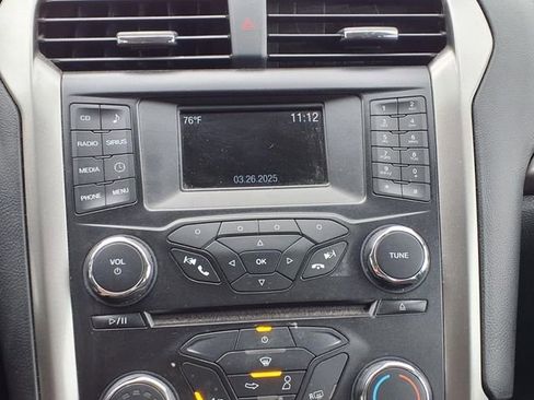 Used 2017 Ford Fusion SE image 16