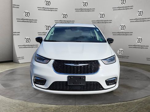 Used 2024 Chrysler Pacifica Select image 8
