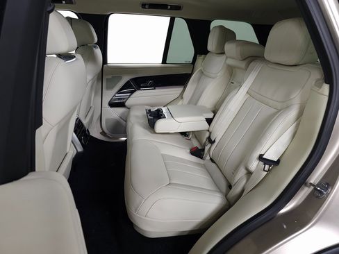 New 2025 Land Rover Range Rover SE image 38