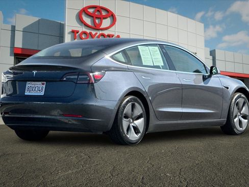 Used 2018 Tesla Model 3 Long Range image 3