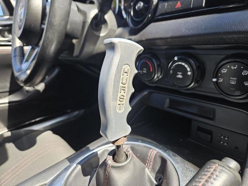 Used 2016 MAZDA MX-5 Miata Club RWD image 16
