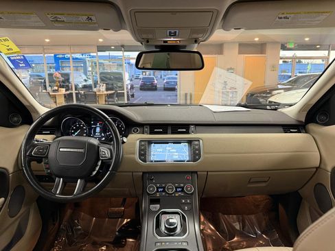 Used 2019 Land Rover Range Rover Evoque SE image 17