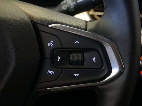 Certified 2025 Chevrolet Trax LT w/ LT Convenience Package image 20