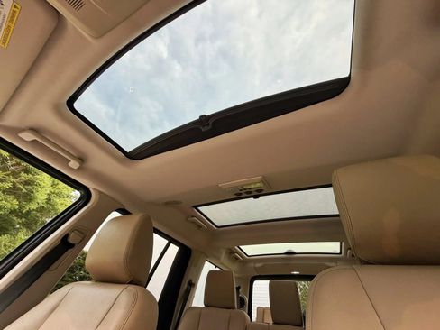 Used 2016 Land Rover LR4 HSE Silver Edition AWD/4WD image 82