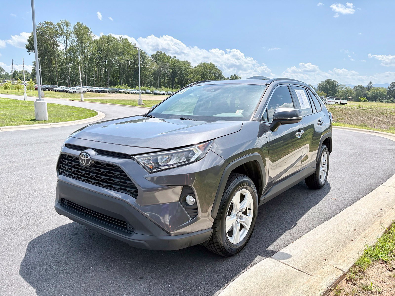 Used 2021 Toyota RAV4 XLE w/ Convenience Package AWD/4WD image 3