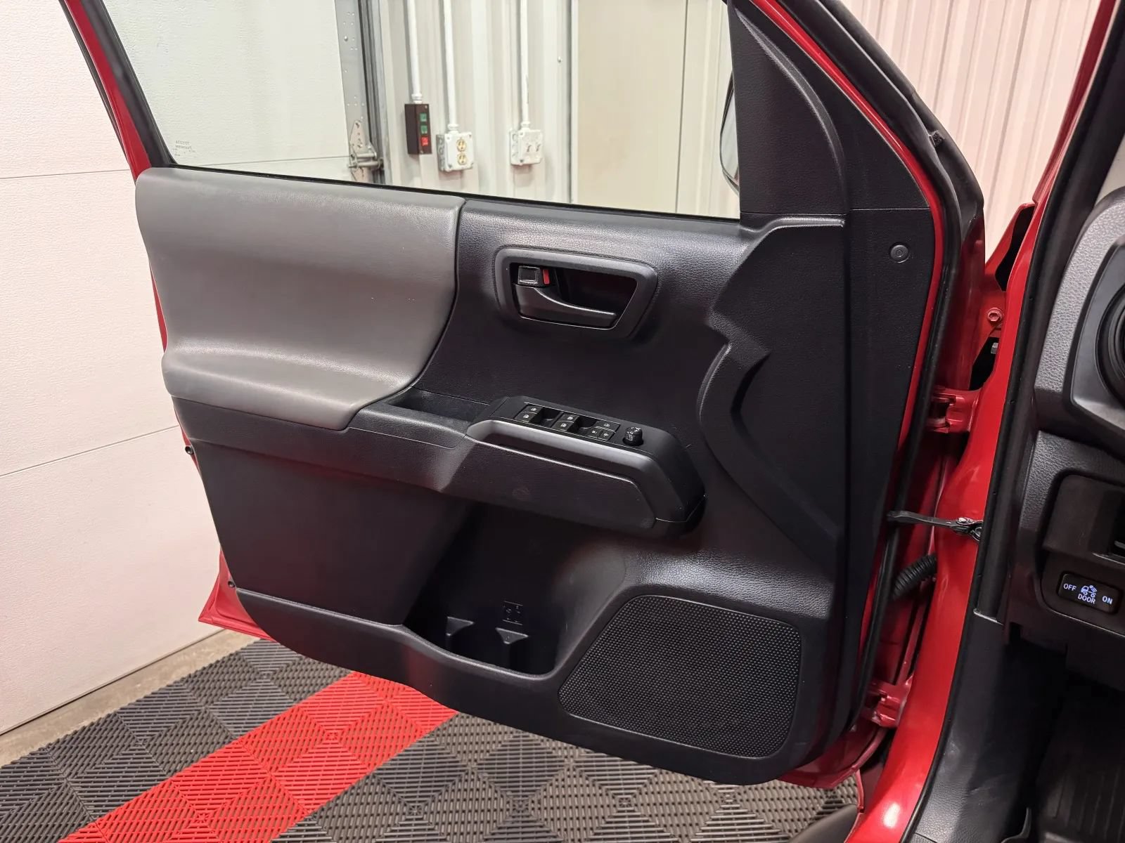 Used 2019 Toyota Tacoma SR w/ SR Convenience Package AWD/4WD image 26