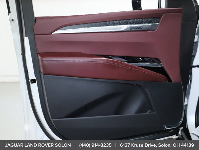 Used 2025 Cadillac Escalade Premium Luxury AWD/4WD image 36
