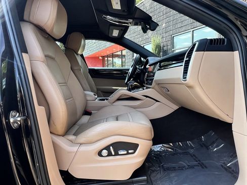 Used 2021 Porsche Cayenne Coupe image 30