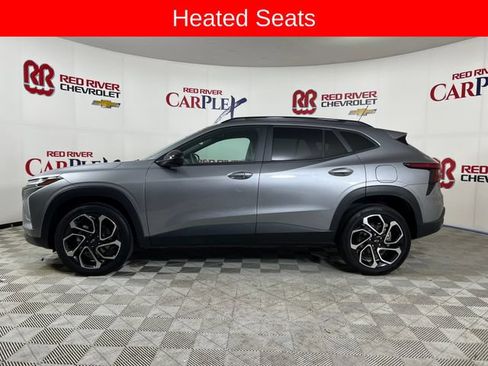 Used 2025 Chevrolet Trax RS w/ Sunroof Package FWD image 4