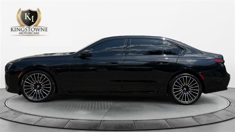 Used 2025 BMW 750e xDrive w/ Executive Package AWD/4WD image 2