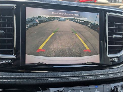 Used 2025 Chrysler Pacifica Limited FWD image 7