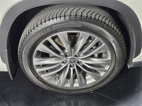 Used 2020 Toyota Highlander Limited Platinum image 9