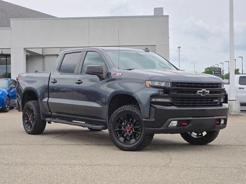 Used 2021 Chevrolet Silverado 1500 LT Trail Boss w/ Convenience Package II AWD/4WD image 2