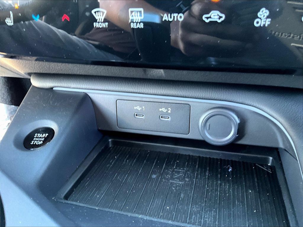 Used 2026 Nissan Sentra SV w/ SV Convenience Package FWD image 23
