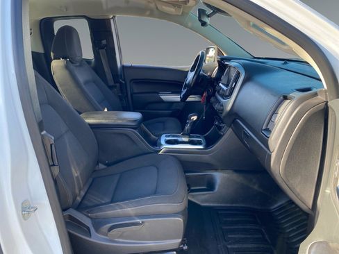 Used 2022 Chevrolet Colorado LT w/ Fleet Safety Package image 15