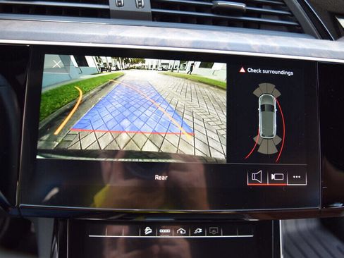 Used 2022 Audi e-tron Premium image 62