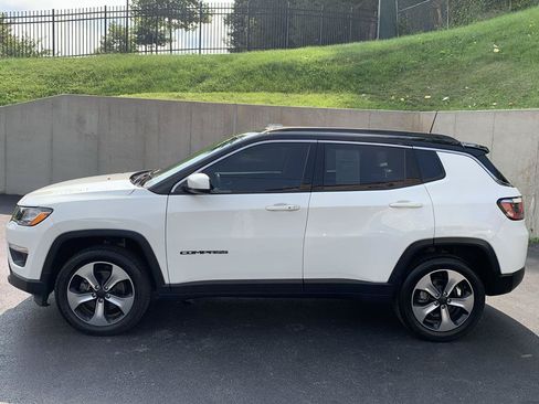 Used 2018 Jeep Compass Latitude w/ Popular Equipment Group AWD/4WD image 2