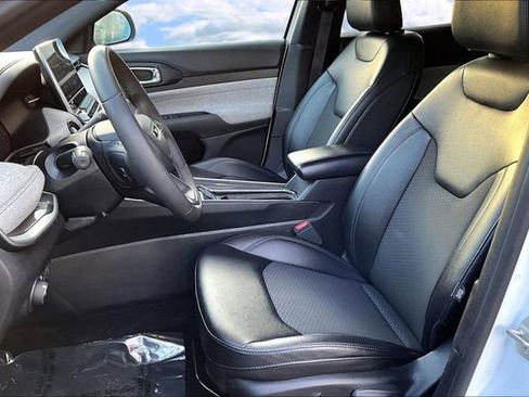 Used 2024 Jeep Compass Latitude image 19