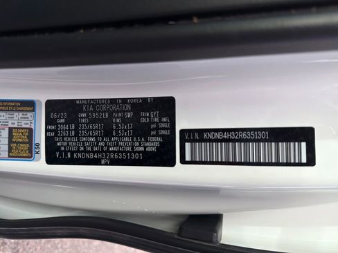 Used 2024 Kia Carnival LX image 28