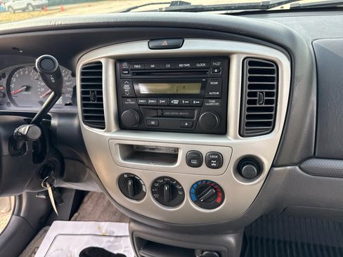 Used 2003 MAZDA Tribute LX image 34