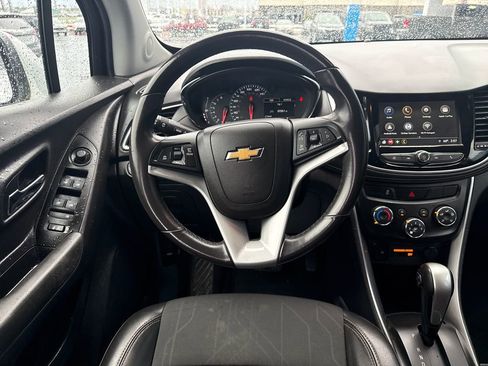Used 2018 Chevrolet Trax LT w/ LT Convenience Package image 16