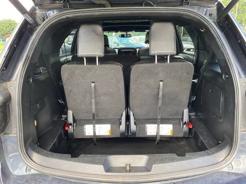 Used 2017 Ford Explorer XLT w/ Equipment Group 202A AWD/4WD image 16