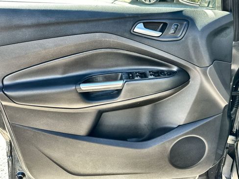 Used 2017 Ford Escape SE image 9