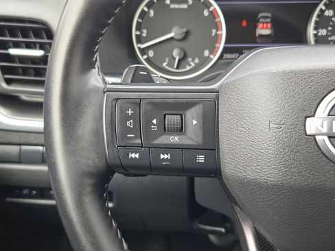 Certified 2025 Nissan Rogue SV FWD image 21