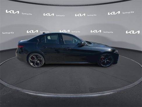 Used 2017 Alfa Romeo Giulia Ti w/ TI 19" Sport Package image 22