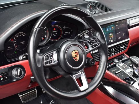 Used 2021 Porsche Cayenne Turbo image 23