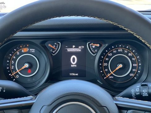 Used 2024 Jeep Wrangler Sport S image 3