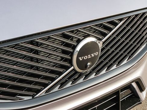 New 2026 Volvo XC60 B5 Plus AWD/4WD image 15