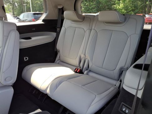 Used 2021 Jeep Grand Cherokee L Overland w/ Luxury Tech Group IV AWD/4WD image 9