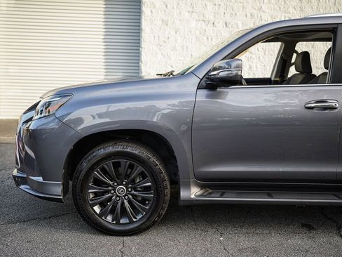 Used 2021 Lexus GX 460 Premium w/ Accessory Package AWD/4WD image 10