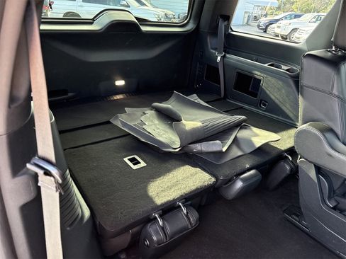 Used 2021 Ford Expedition XLT image 32