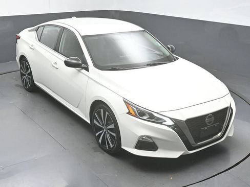 Used 2019 Nissan Altima 2.5 SR FWD image 41