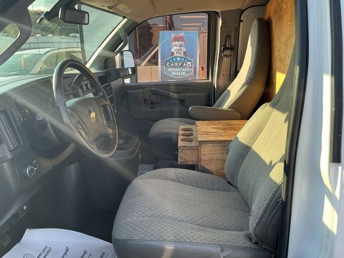Used 2021 Chevrolet Express 3500 w/ Driver Convenience Package image 7