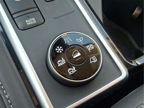 Used 2025 Nissan Pathfinder SV w/ SV Premium Package image 23