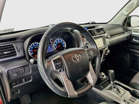 Used 2019 Toyota 4Runner SR5 AWD/4WD image 10
