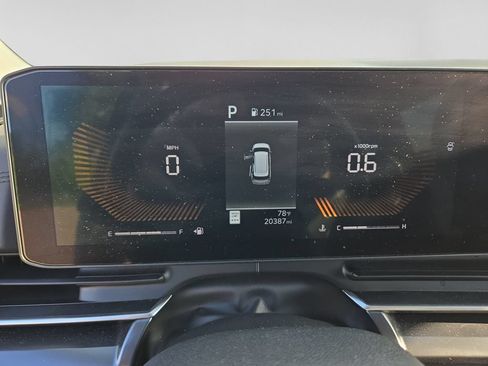 Used 2026 Kia Carnival FWD image 33