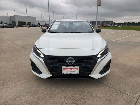 Used 2025 Nissan Altima 2.5 SV FWD image 9