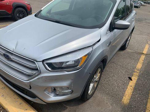 Used 2019 Ford Escape SE FWD image 1