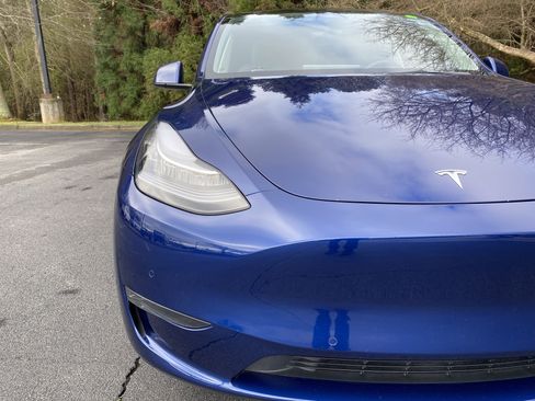 Used 2022 Tesla Model Y Long Range image 14