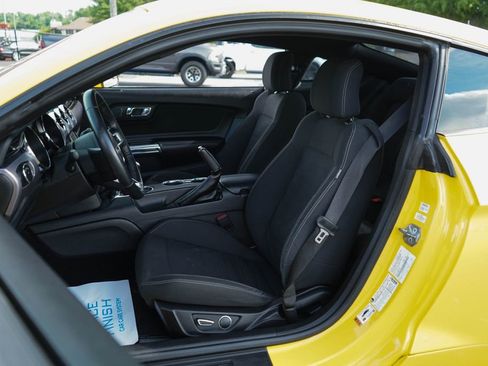 Used 2017 Ford Mustang GT w/ Black Accent Package RWD image 6