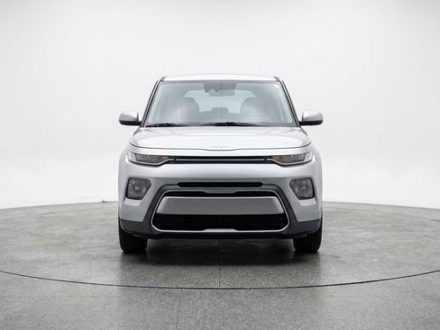 Used 2025 Kia Soul LX w/ LX Technology Package image 2