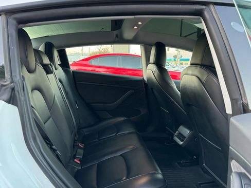 Used 2021 Tesla Model 3 Standard Range Plus image 29