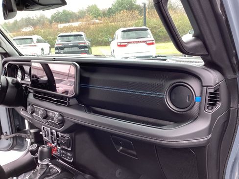 Used 2024 Jeep Wrangler Unlimited Rubicon 4xe image 18