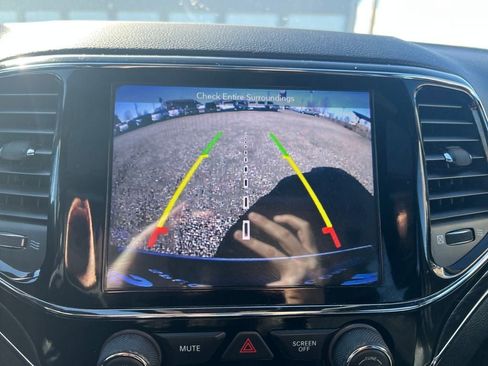 Used 2019 Jeep Grand Cherokee Limited w/ Luxury Group II image 21