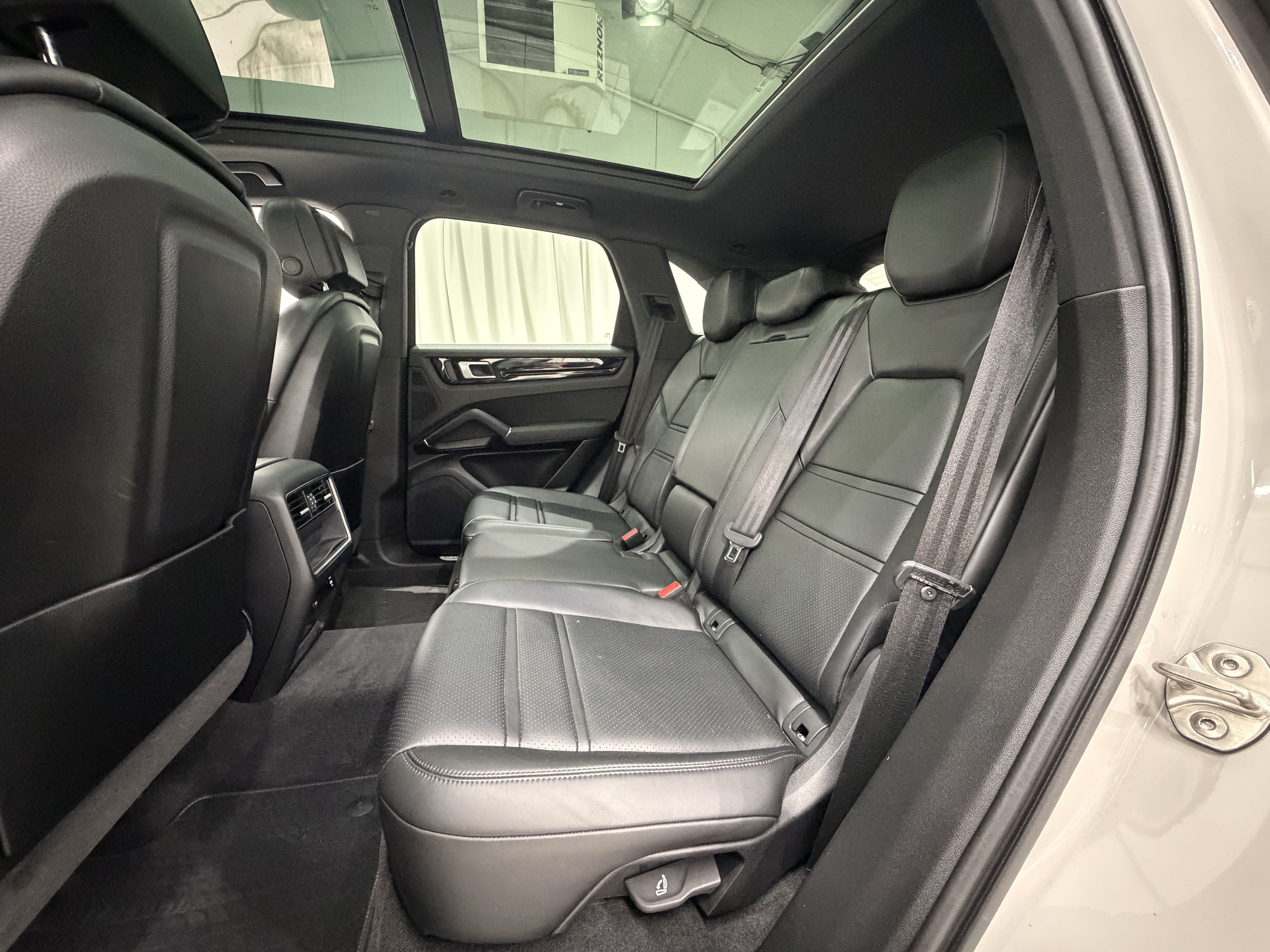 Certified 2023 Porsche Cayenne w/ Premium Package AWD/4WD image 20